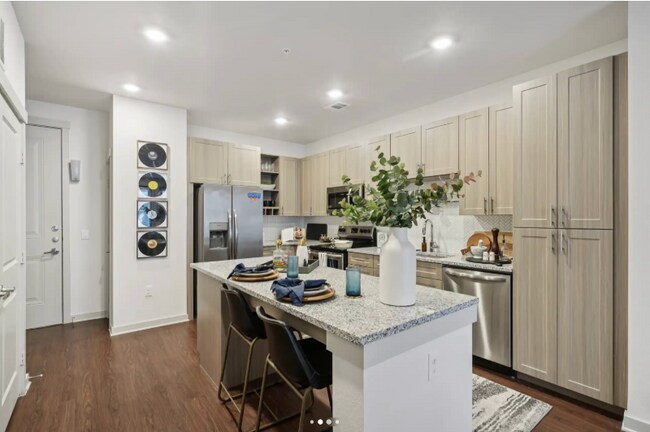 Foto del edificio - 2100 E Vickery Blvd