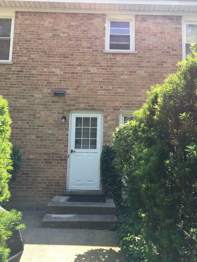 Primary Photo - 1923 Dewes St