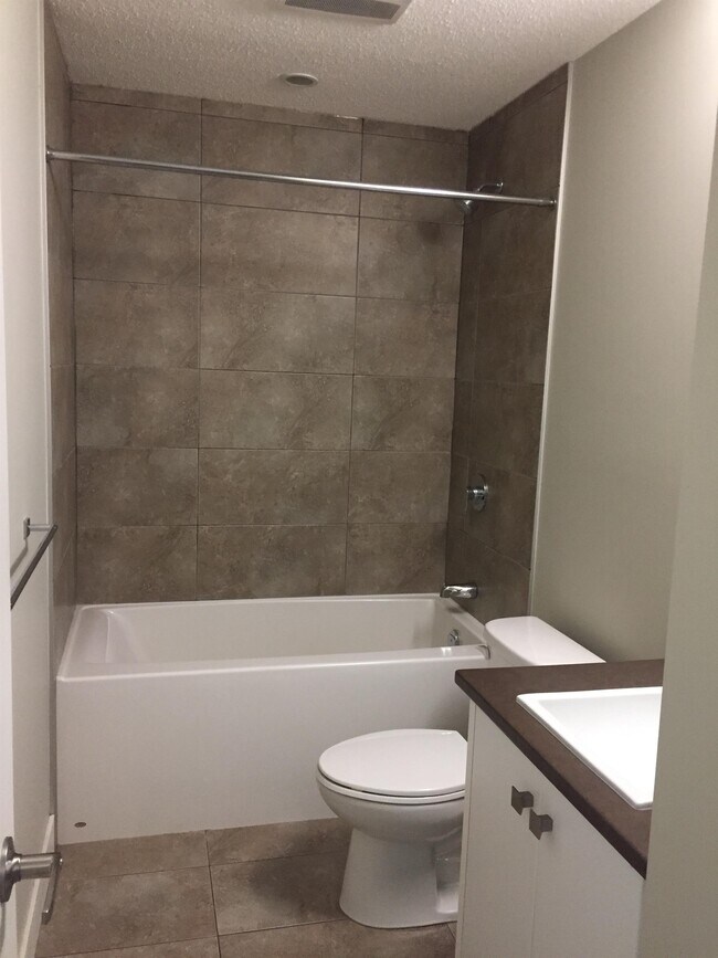 Photo du bâtiment - 1958-1958 N Parallel Rd