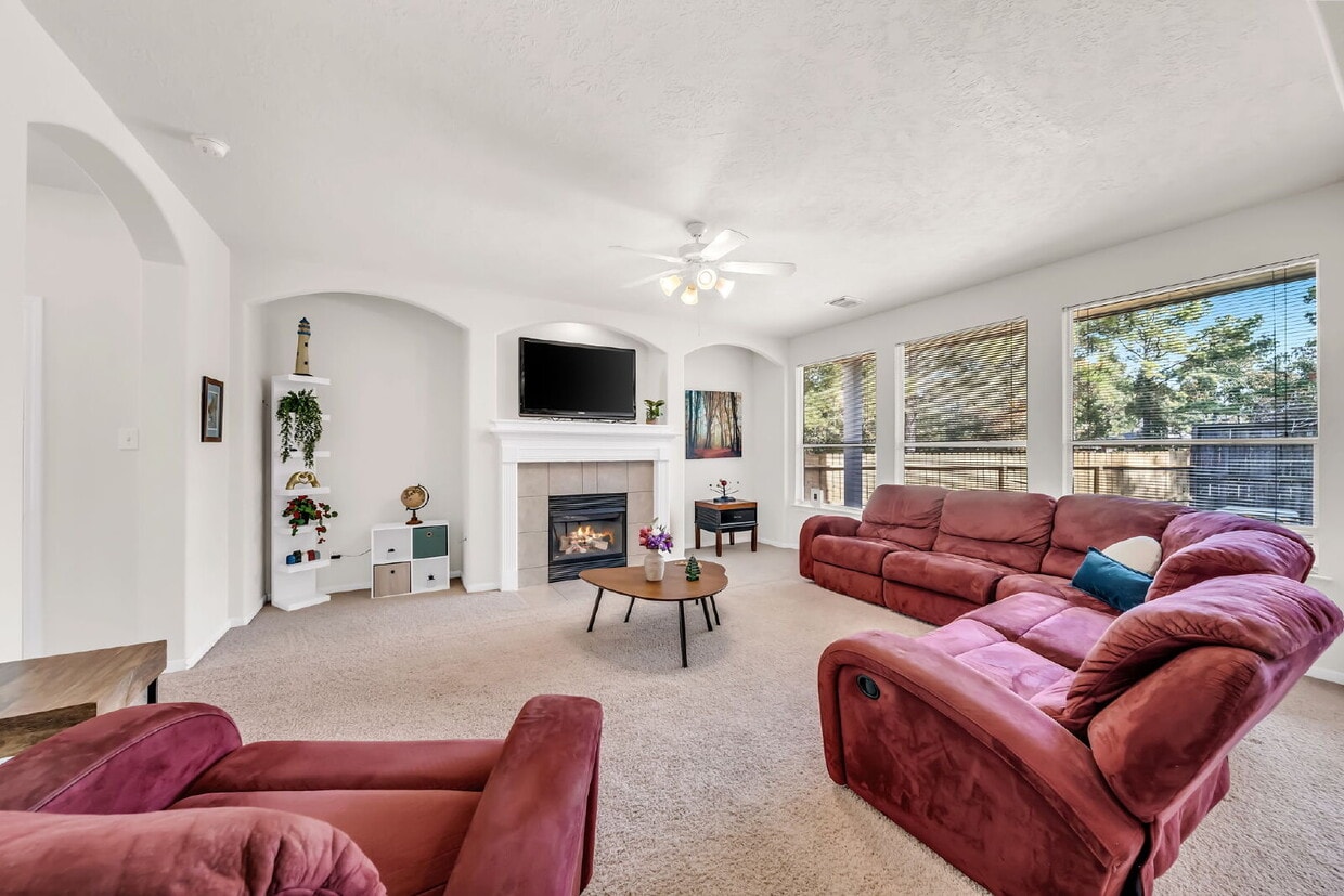 Primary Photo - A beautifully maintained 3 bedroom, 2.5 ba...