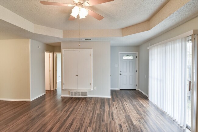 Building Photo - 5912 Tinsley Dr