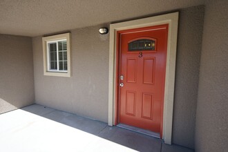 Building Photo - 1175 S Mojave Rd