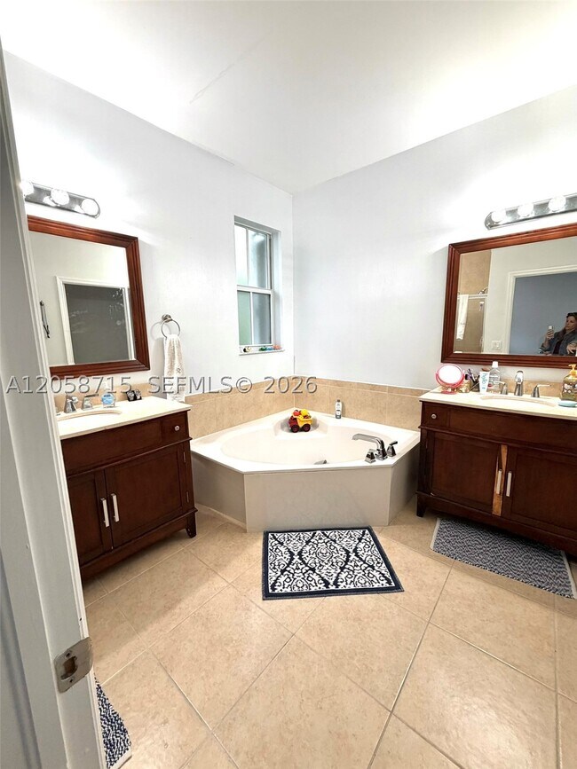 Building Photo - 10780 NW 74th St