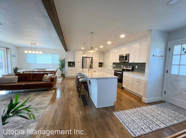 Building Photo - 3 br, 2 bath House - 1540 Royal Drive