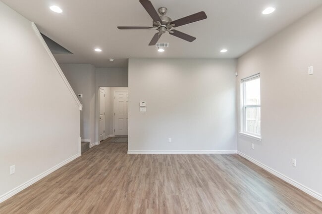 Building Photo - 206 Peruna Dr