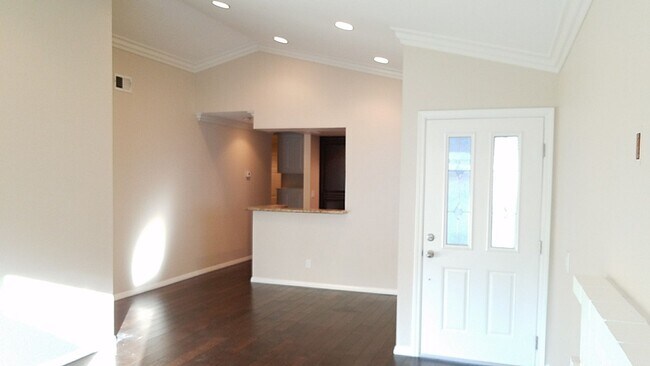 Foto del edificio - Beautiful 2 Bedroom Home in Irvine