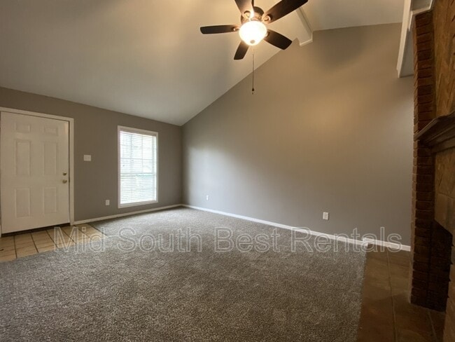 Foto del edificio - 3050 Greenlodge Ln