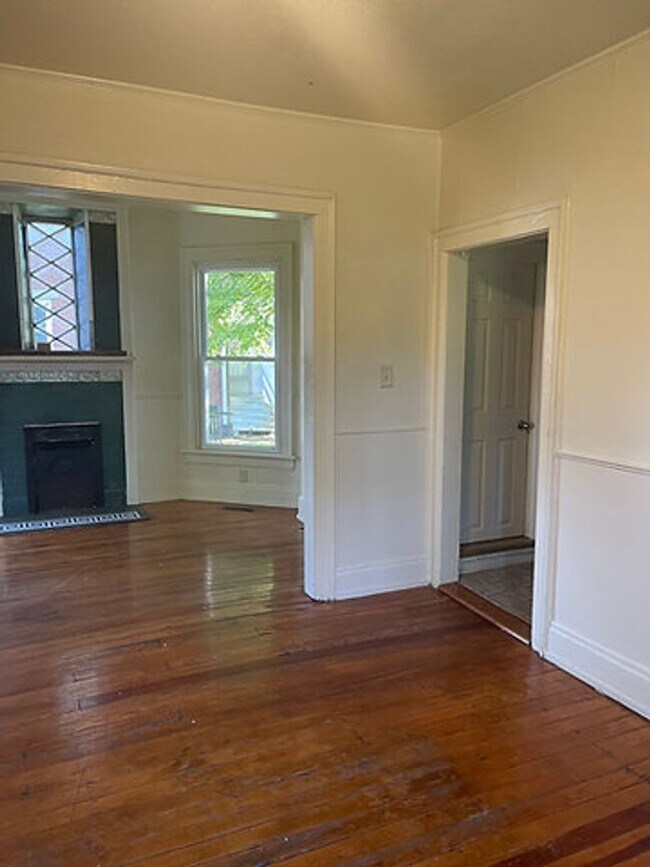 Photo - 321 S Main St Apartment