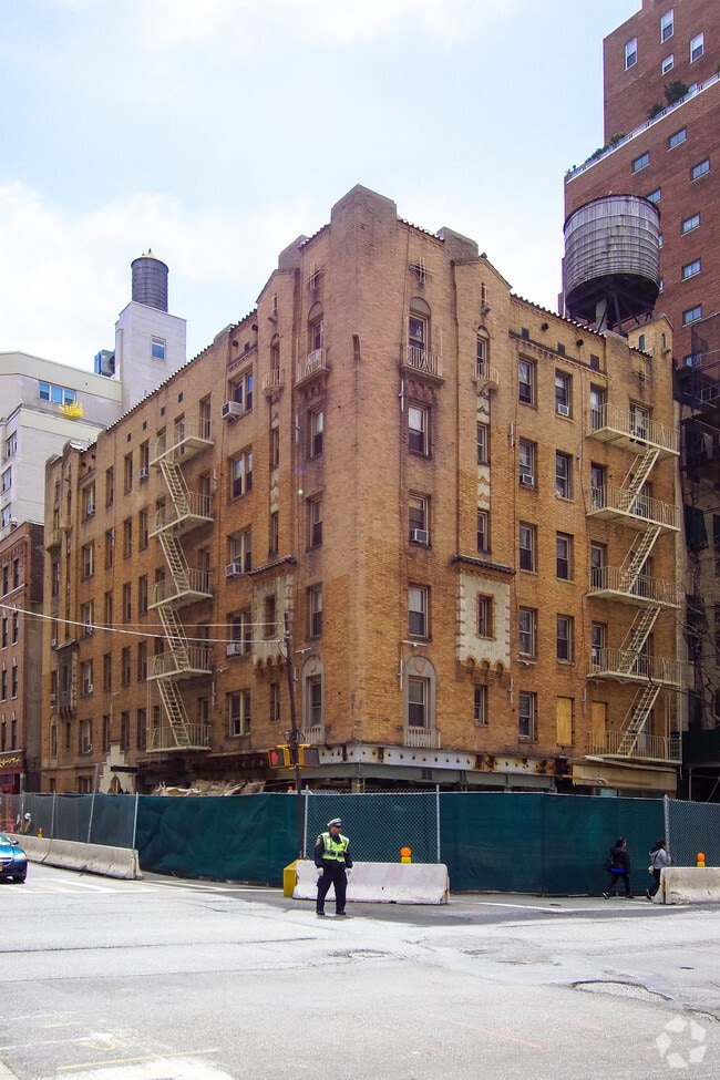 Building Photo - 1065 3rd Ave