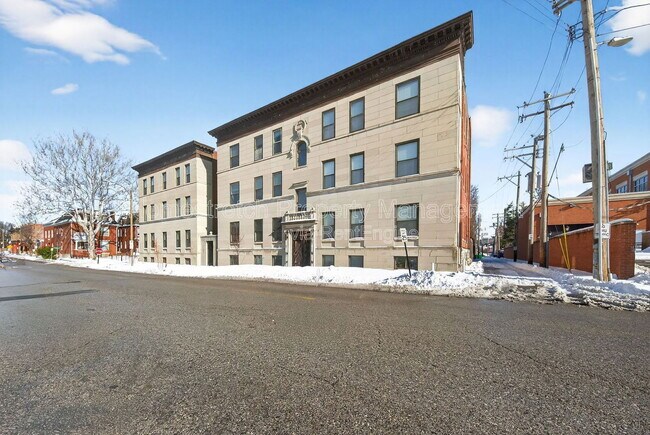 Foto del edificio - 322 N Boyle Ave