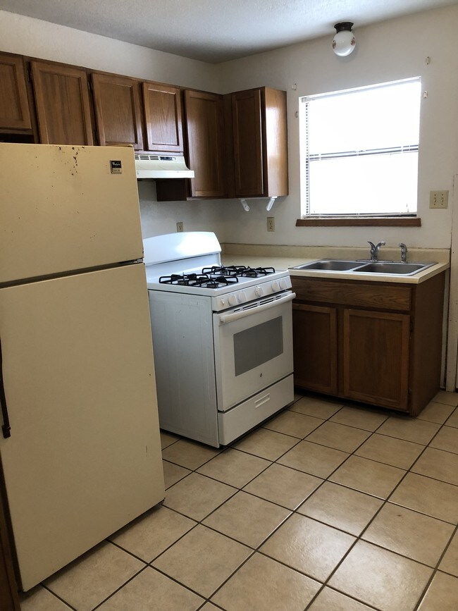 Building Photo - 2601 Pecan Drive, Unit A