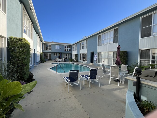 Building Photo - 540 San Vicente Blvd