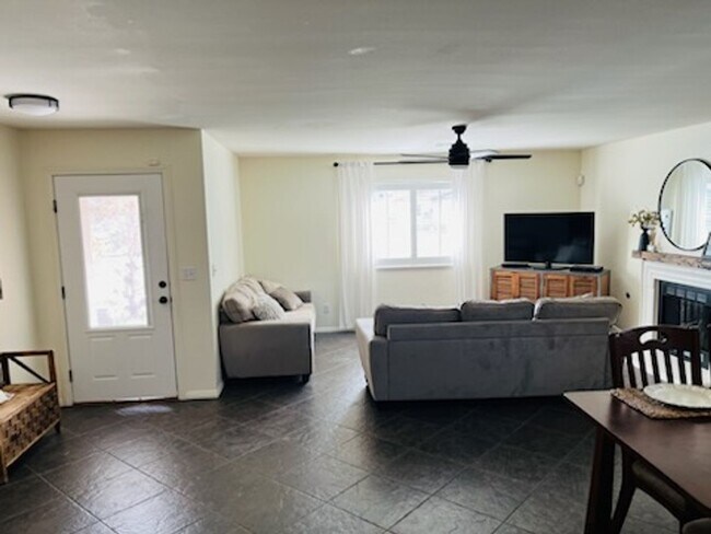 Foto del edificio - 12112 ACEVES AVE.- 4 BEDROOM 2 BATH- OROSI