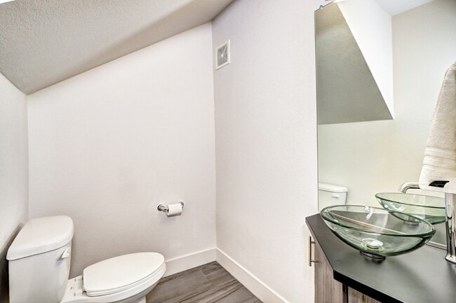 Building Photo - 1623 Julian St