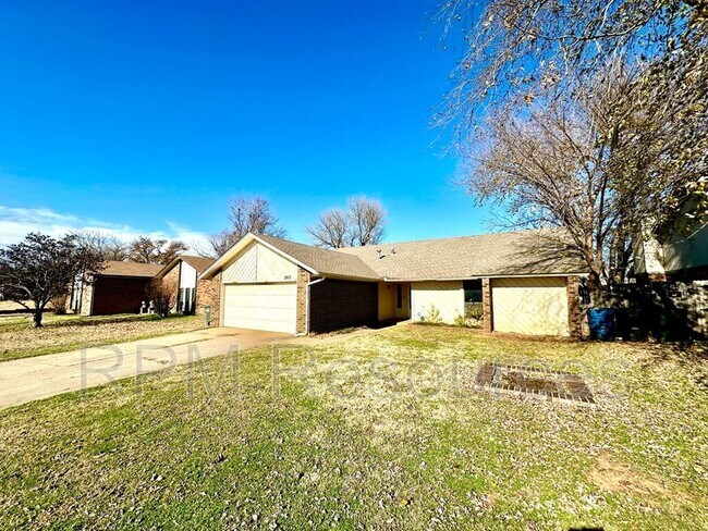 Photo - 2813 Greenfield Dr House