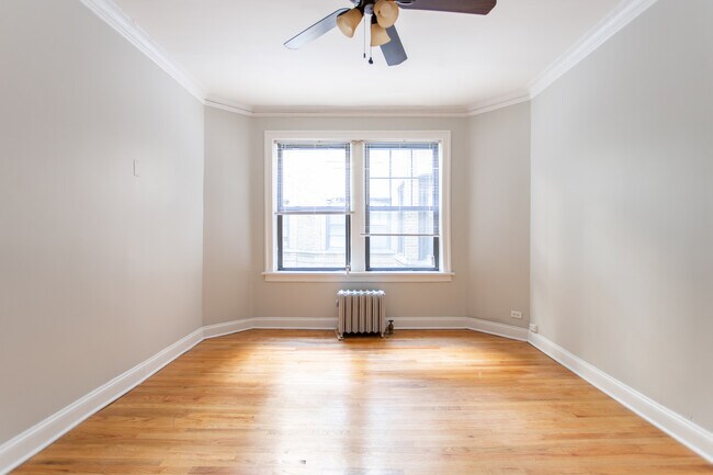Building Photo - 2336 W Addison St