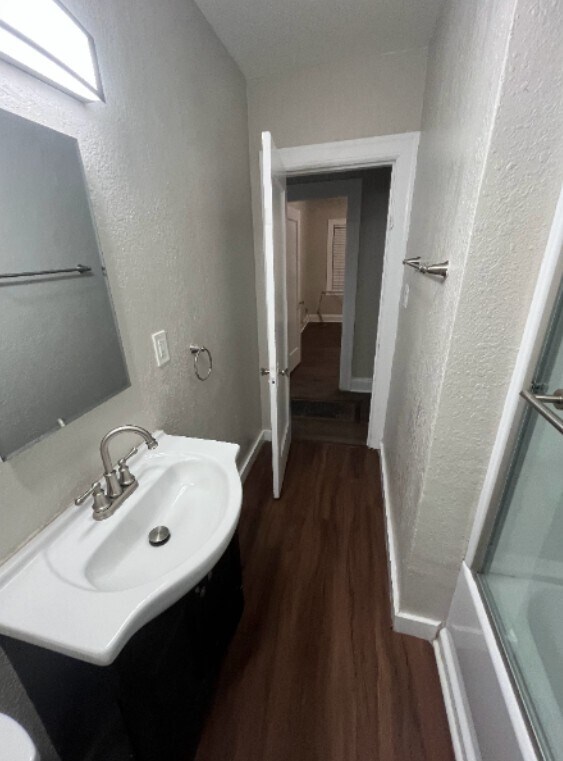 Foto del edificio - 342 W 10th St