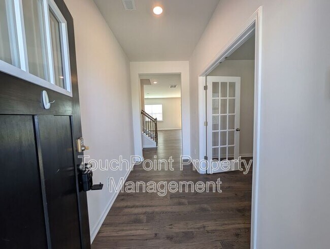Building Photo - 2167 Vanderlyn St