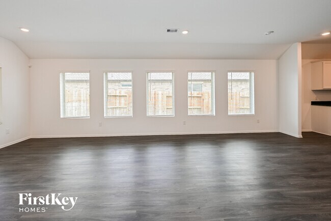 Foto del edificio - 5228 Pine Pass Dr