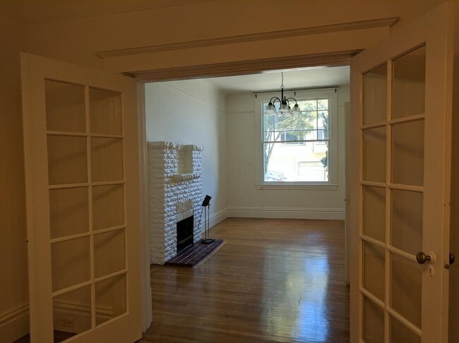 Building Photo - Big nice 2 + bedroom in Art & Craft buildi...