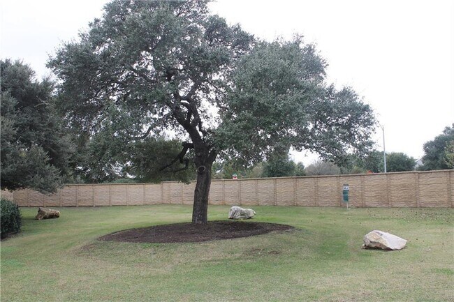 Foto del edificio - 16100 S Great Oaks Dr