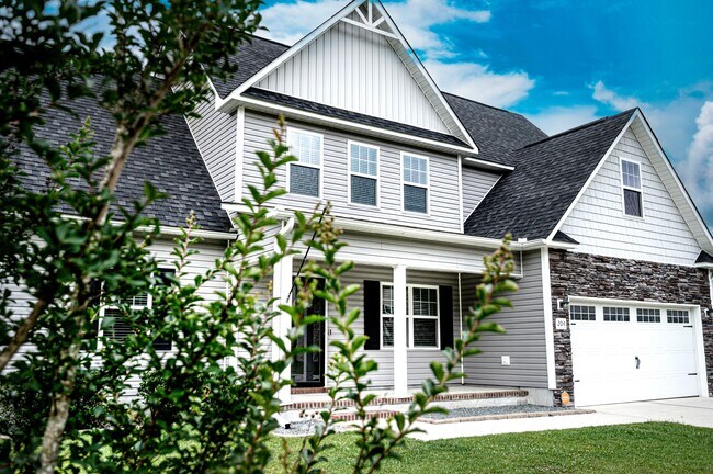 Building Photo - 204 Gillcrest Ct