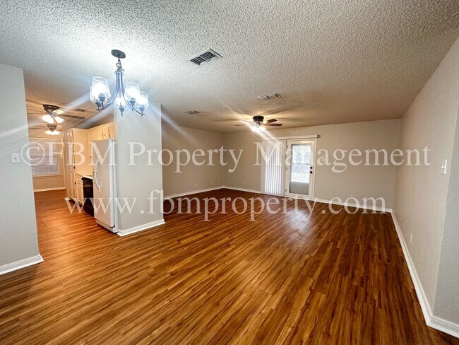 Building Photo - 828 Park Ln