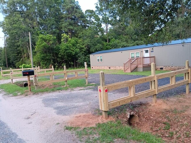 Building Photo - 1741 Horne Rd