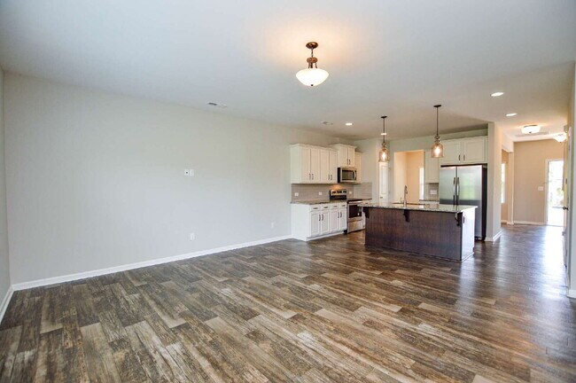 Foto del edificio - Spacious 4 Bedroom Home with 1st Floor Primary Suite in Austen Lakes  4 Bedrooms | 2.5 Bathrooms ...