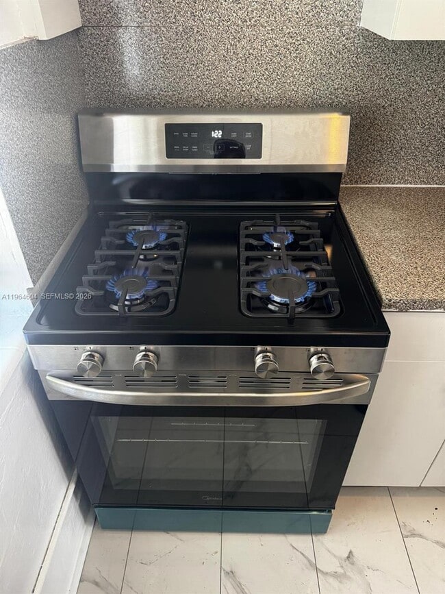 Building Photo - 8110 Crespi Blvd