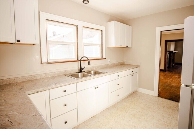 Foto del edificio - 1452 Rollins Rd