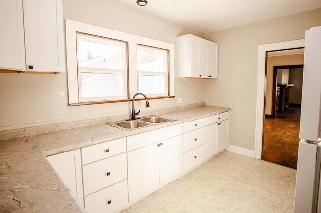 Building Photo - 1452 Rollins Rd