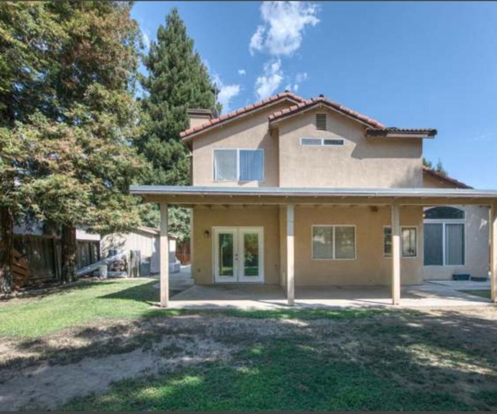 Primary Photo - Beautiful Madera Home