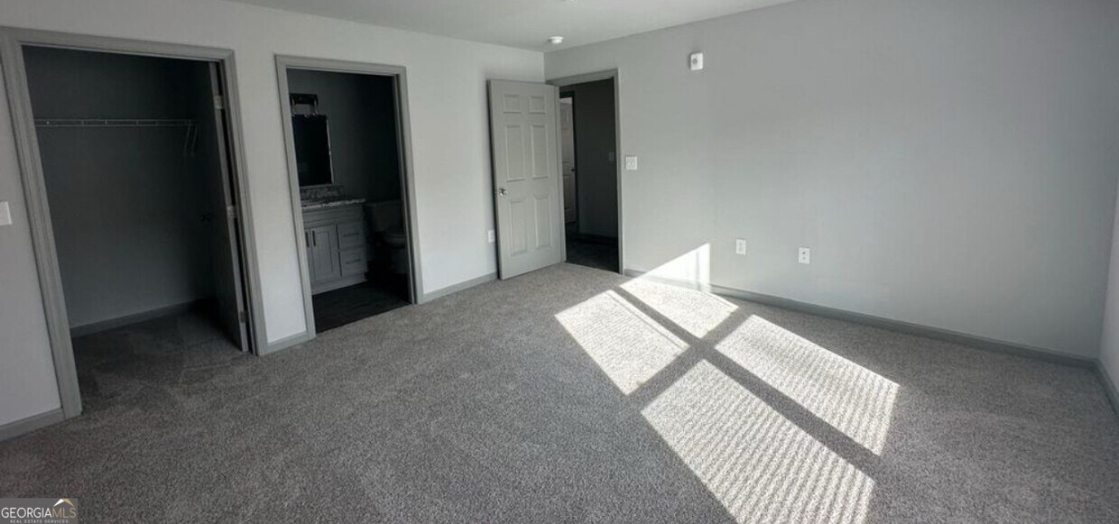 Foto principal - 3304 Fairington Village Dr