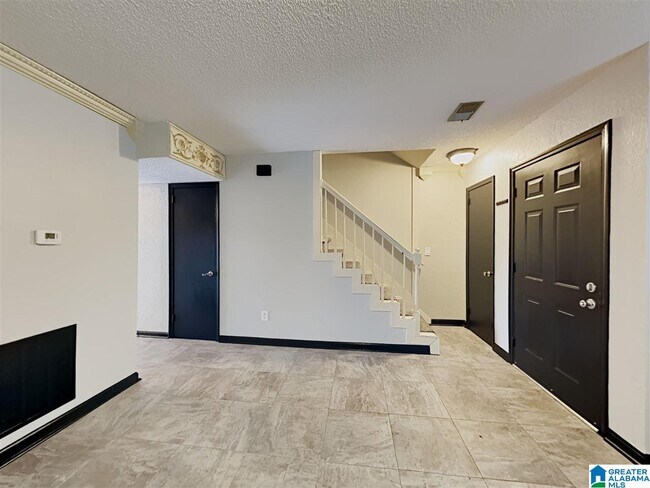 Building Photo - 2292 Cheshire Dr