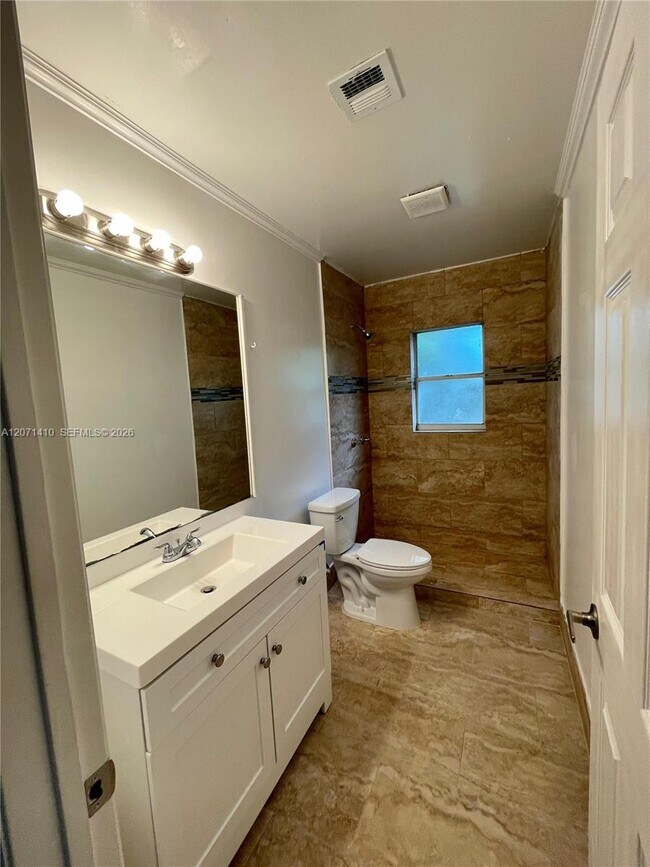 Foto del edificio - 820 SE 12th St