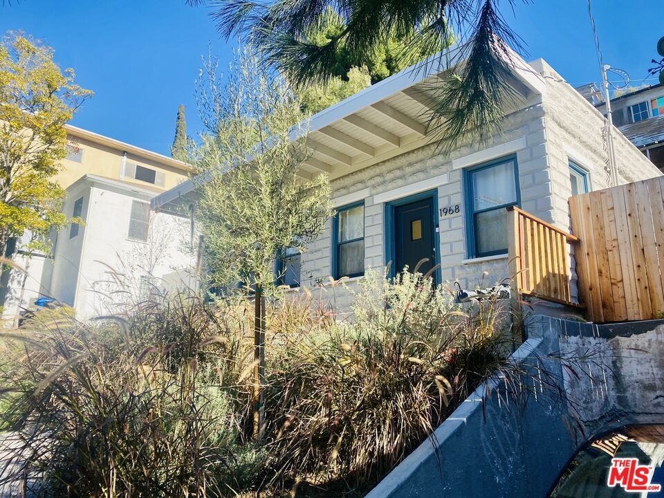 1968 Avon St, Los Angeles, CA 90026 Room for Rent in Los Angeles, CA