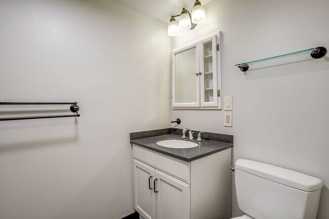 Foto del edificio - Brilliant Basement Condo Near H Street! - ...