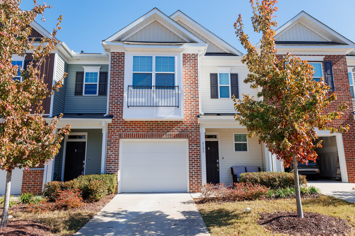 Front of house - 6190 Beale Loop