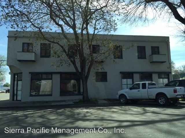 Primary Photo - 661 Main St