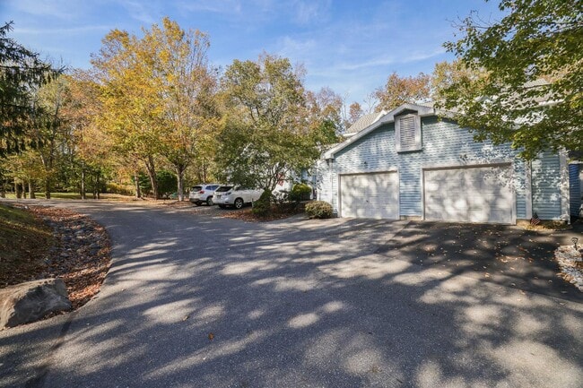 Building Photo - 305 Inverness Dr