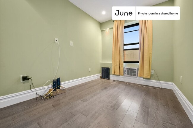 Building Photo - Room in Shared 3 bed/1 bath home