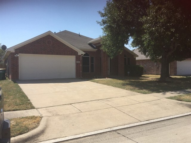 Primary Photo - 1020 Magnolia Lane