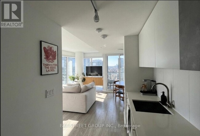 Building Photo - 19 Western Battery Rd