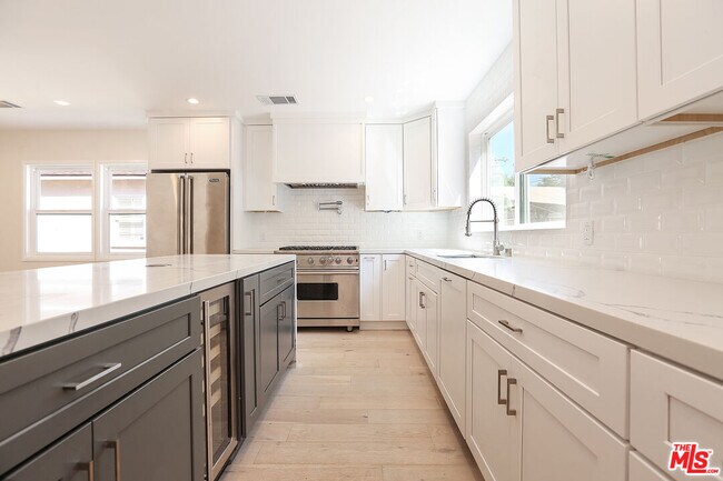 Foto del edificio - 12524 Woodbine St