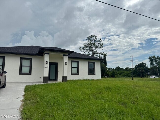 Foto del edificio - 2807 Leeland Heights Blvd