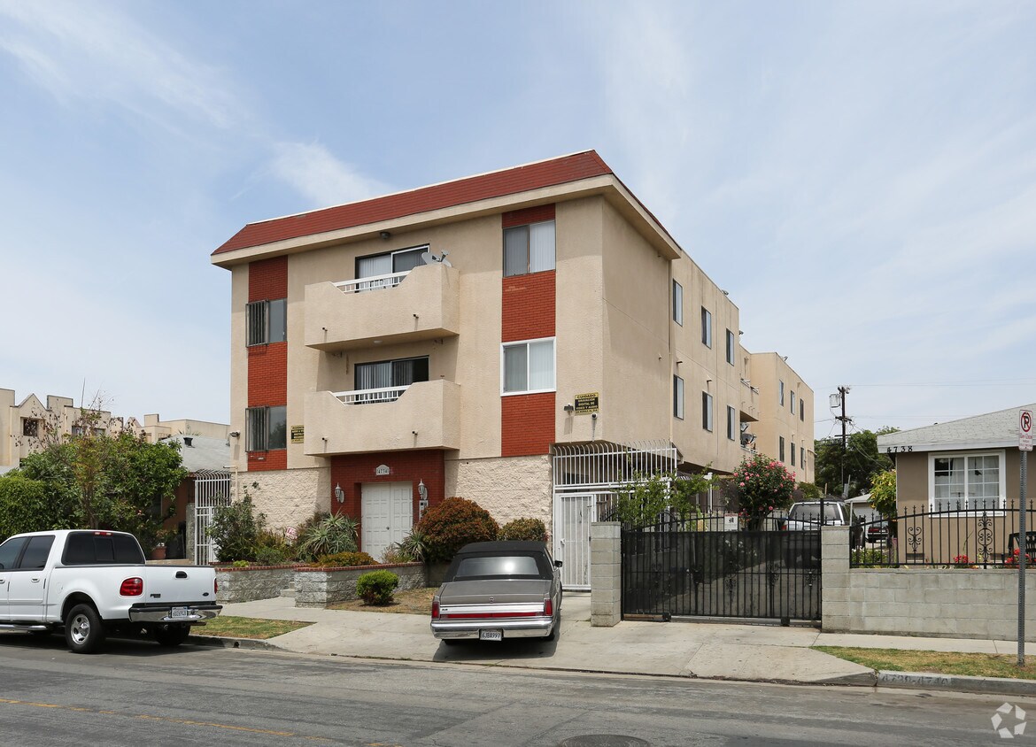 Foto principal - 4734 S Slauson Ave