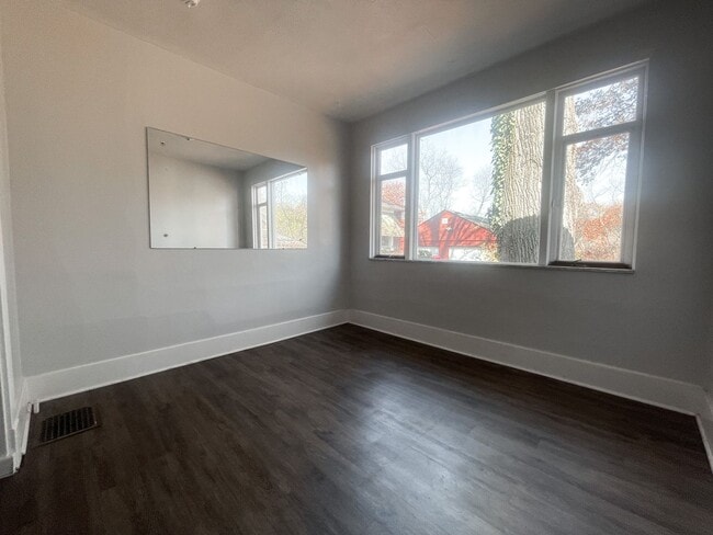 Building Photo - 1208 Strahley Pl