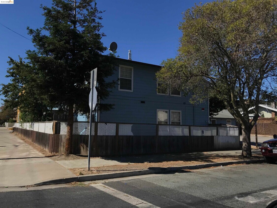 Primary Photo - 601 W 6th St