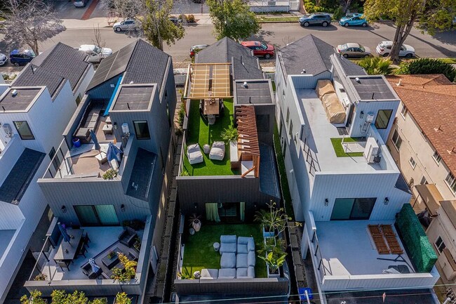 Building Photo - Ultra luxury fully furnished 3 bedroom, 2.5 bathroom. Gustavo Lopez AMSi